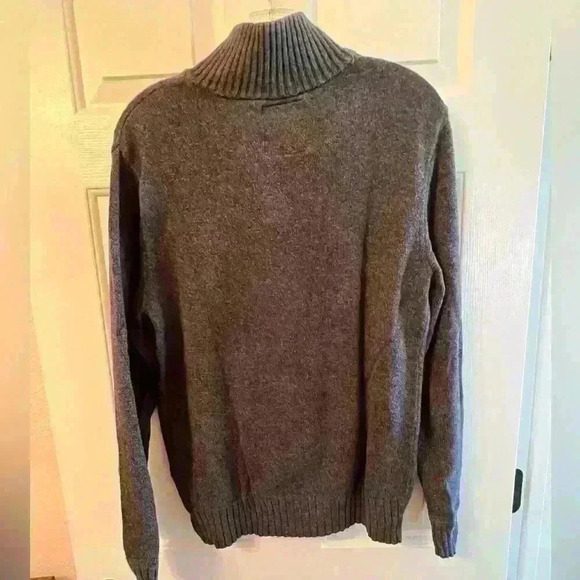 American Eagle Outfitters. 1/4 Zip Front Charcoal Sweater. Size M - Picture 3 of 3